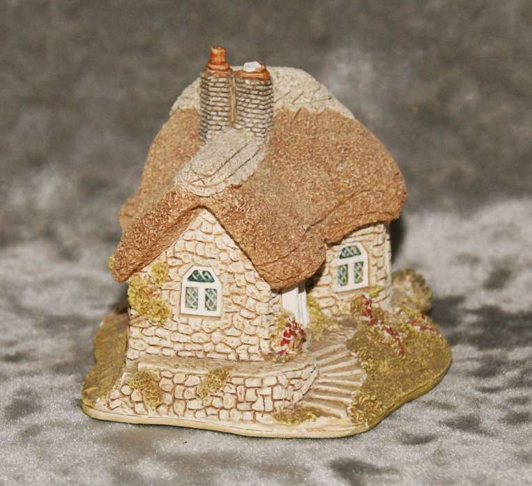 Lilliput Lane "Chine Cot" in original box