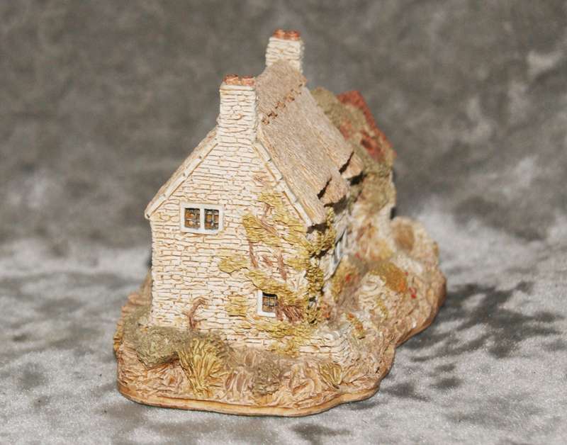 Lilliput Lane "Cobblers Cottage" in original box