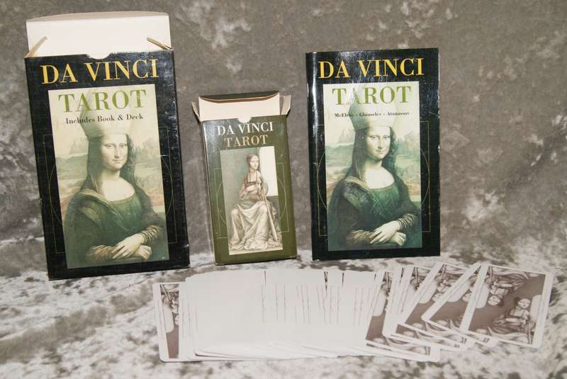Da Vinci Tarot book and deck set
