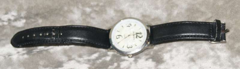 Almay Quartz watch (needs battery) @@ CCRRAAZZYY R1 START
