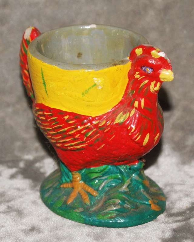 Red ceramic chicken egg cup @@ CCRRAAZZYY R1 START
