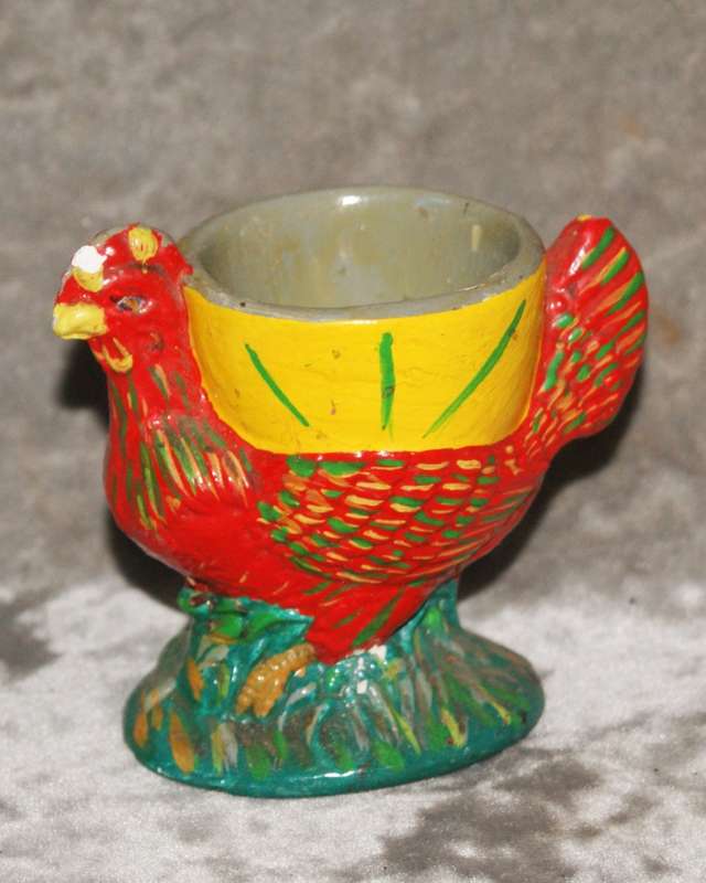 Red ceramic chicken egg cup @@ CCRRAAZZYY R1 START