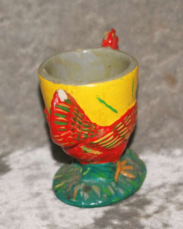 Red ceramic chicken egg cup @@ CCRRAAZZYY R1 START