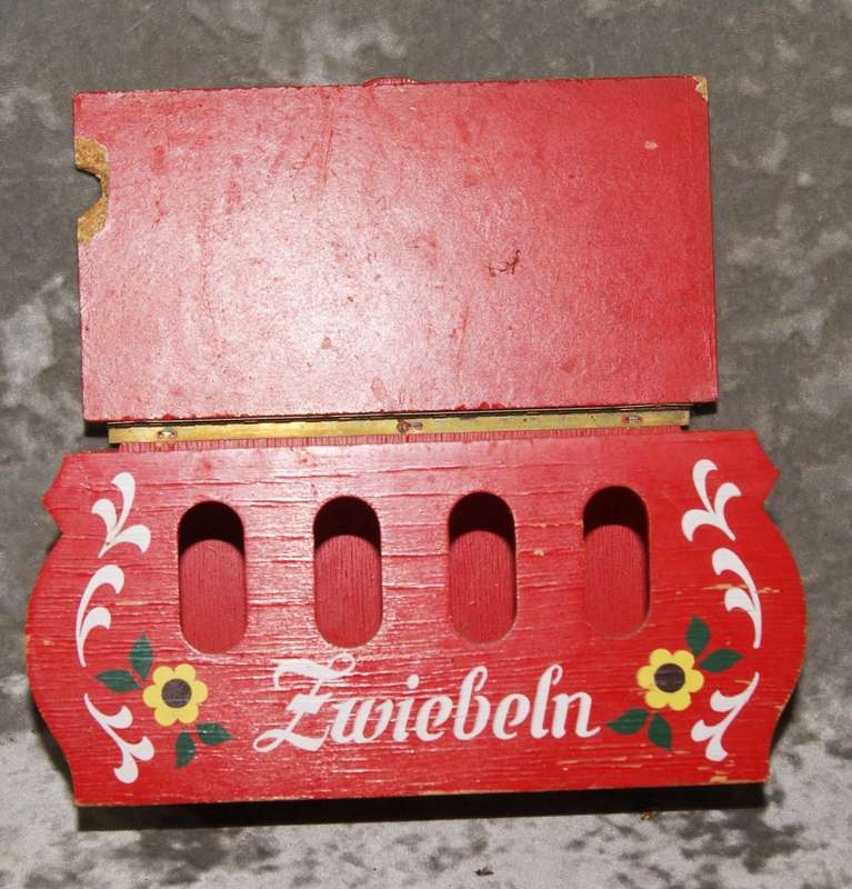 Vintage red wall mounted onion box @@ CCRRAAZZYY R1 START