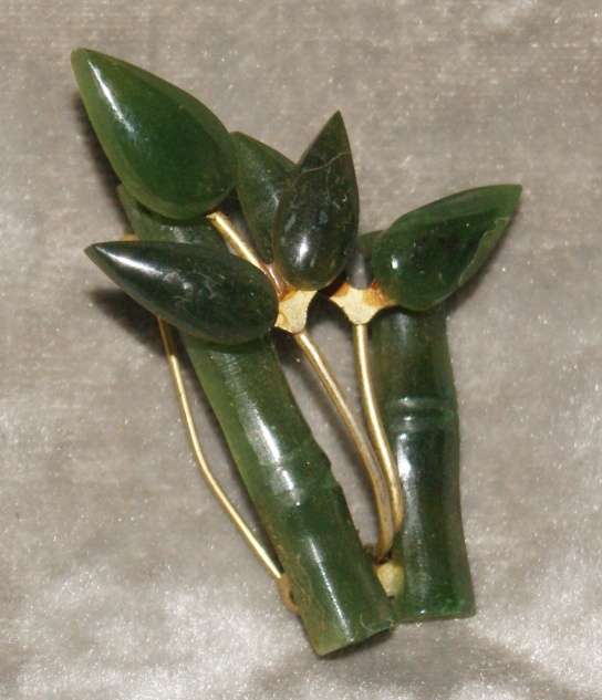 Jade and gold plate brooch