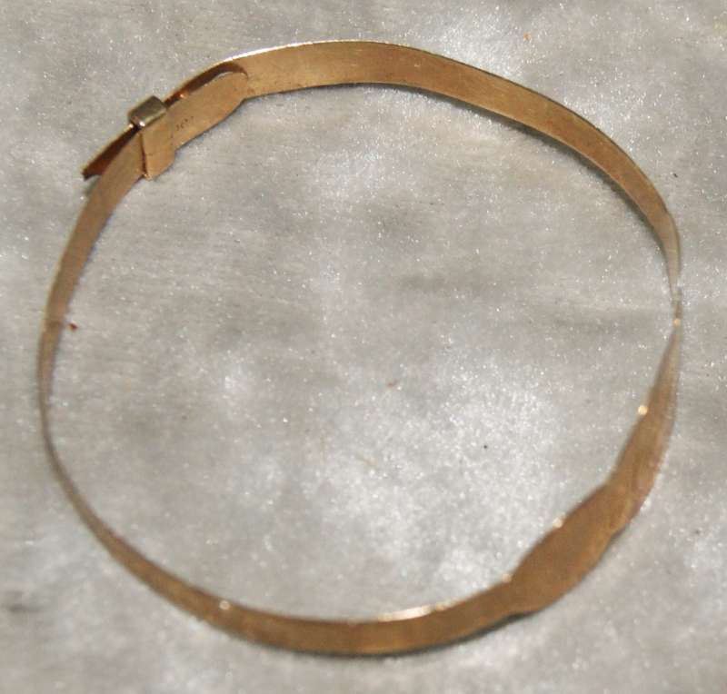 9ct Gold christening bracelet (2.1g)