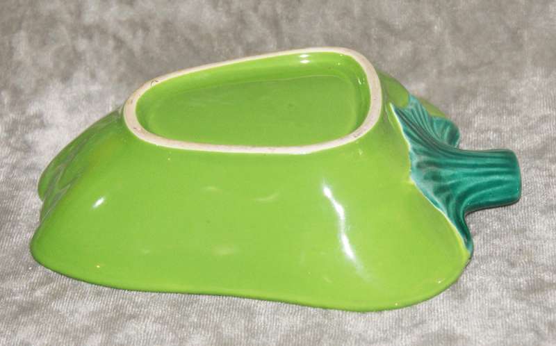 Vintage porcelain green pepper shaped dish @ R1 start