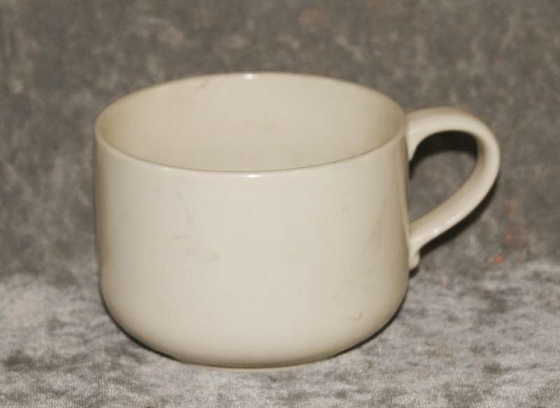 Vintage oversized tea cup @ R1 start