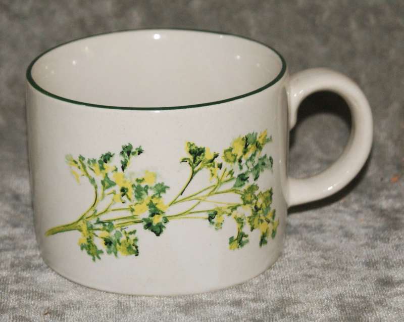 Gibson Housewares floral tea cup @ R1 start