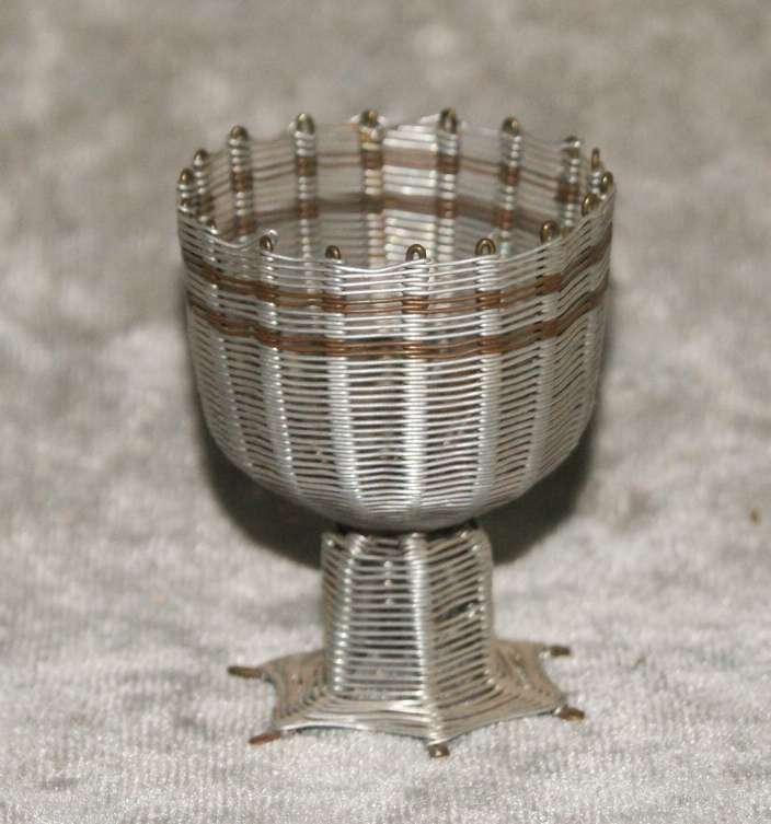 Wire egg cup @ R1 start