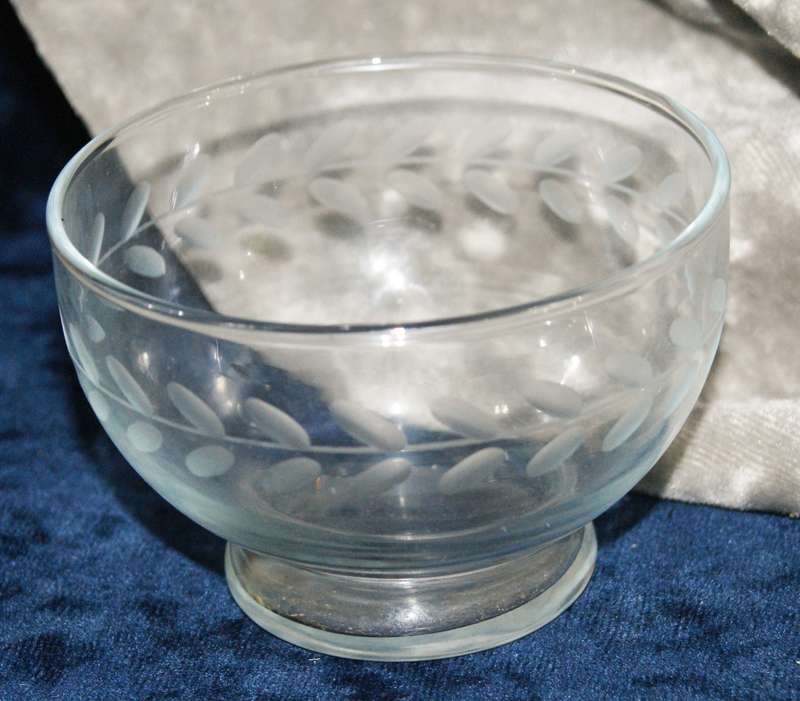 Hand cut glass dessert bowl @ R1 start