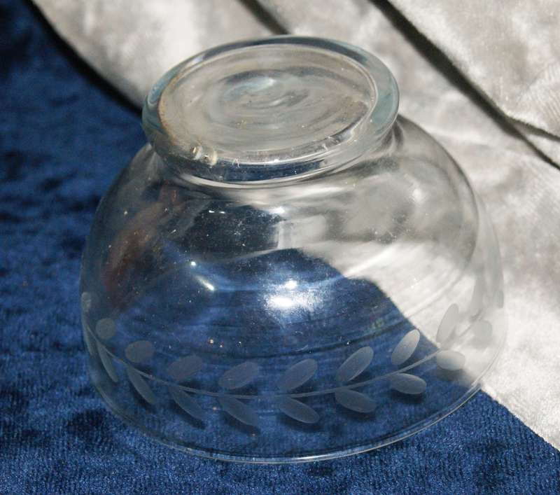 Hand cut glass dessert bowl @ R1 start
