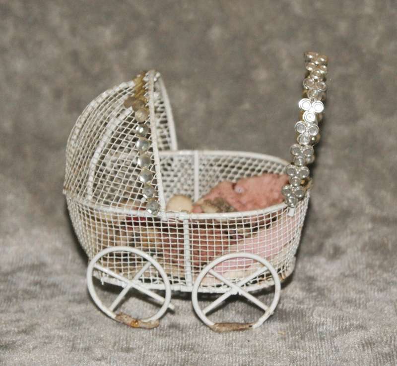 Vintage metal pram ornament @ R1 start