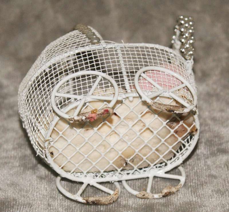 Vintage metal pram ornament @ R1 start