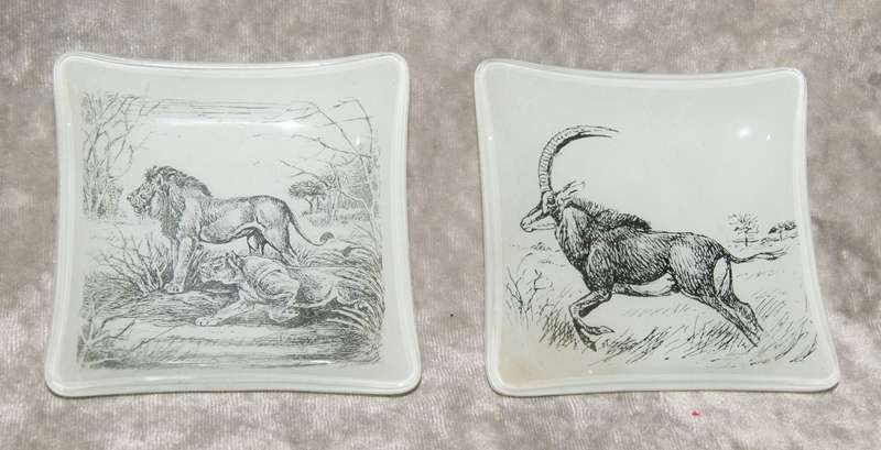 2x Glass pin dishes featuring African animals @ R1 start