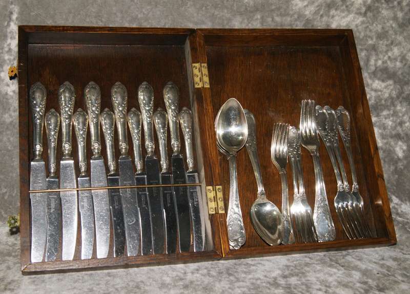 Antique 6 place cutlery set marked 100 in wooden box @ R1 start