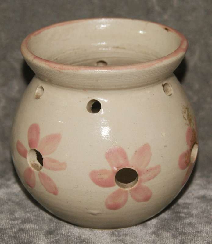 Stoneware potpourri holder @ R1 start