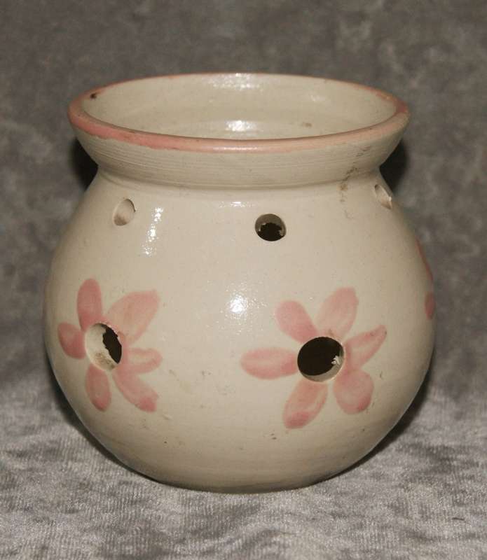 Stoneware potpourri holder @ R1 start