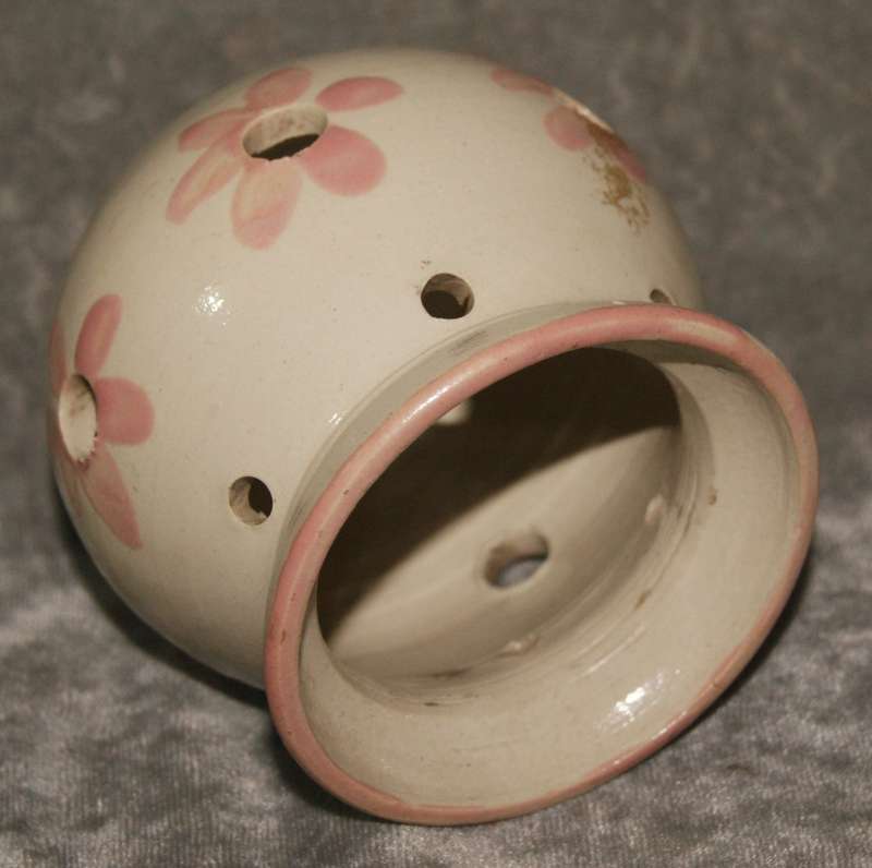 Stoneware potpourri holder @ R1 start