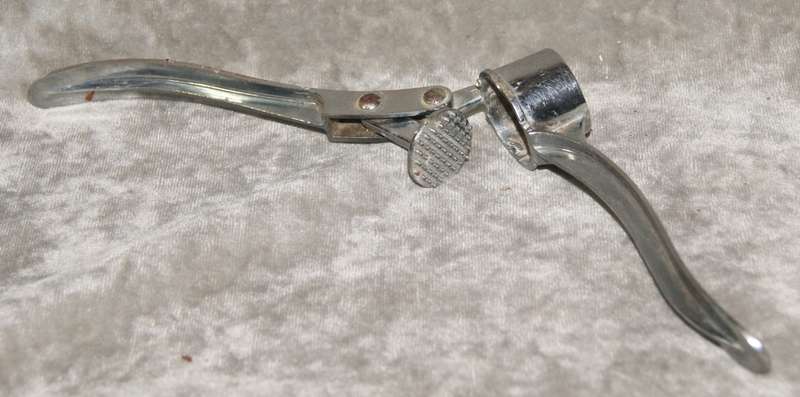 Vintage handheld garlic crusher @ R1 start