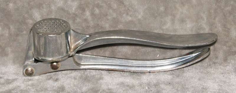 Vintage handheld garlic crusher @ R1 start