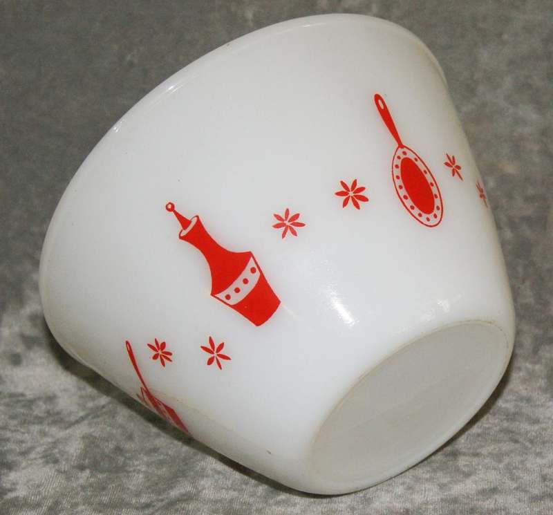 Vintage milk glass kitchen bowl @ Crazy R1 start