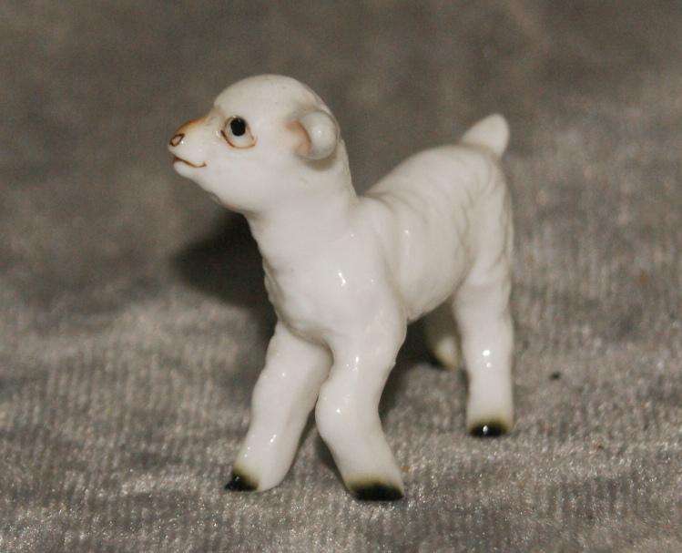 Vintage porcelain lamb @ Crazy R1 start