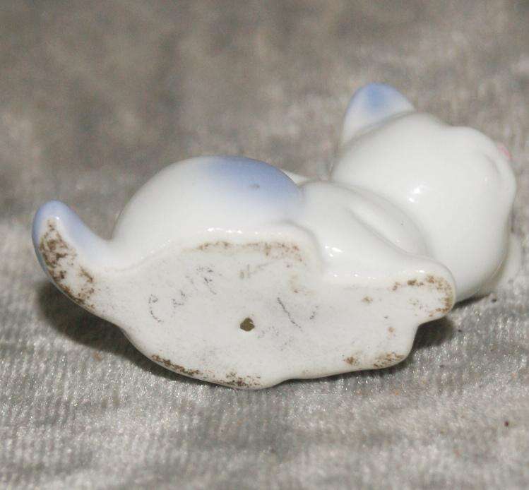 Vintage porcelain cat @ Crazy R1 start