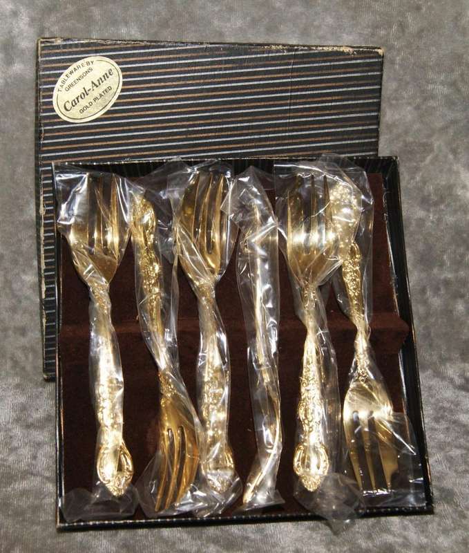Greensons 24kt gold plated "Carol Anne" pattern cake forks @ Crazy R1 start