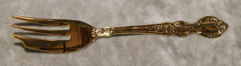 Greensons 24kt gold plated "Carol Anne" pattern cake forks @ Crazy R1 start