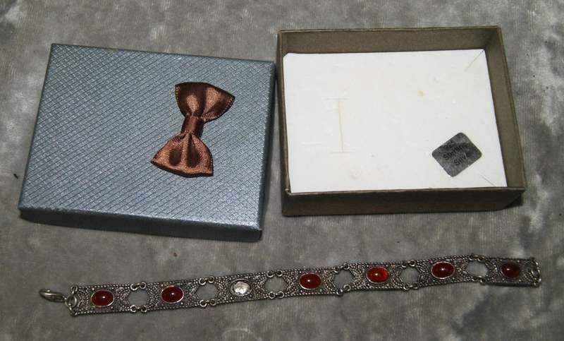 925 Sterling silver and Garnet bracelet (18.2g) @ Crazy R1 start