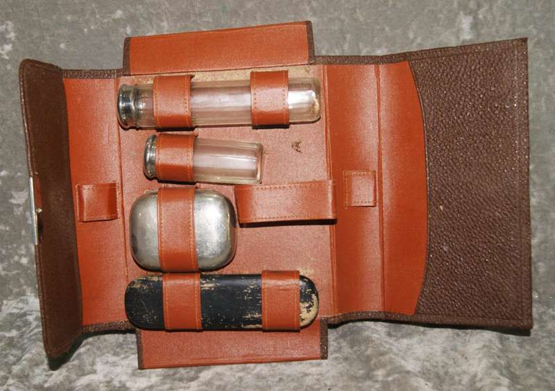 Vintage traveling vanity/ grooming kit @ Crazy R1 start