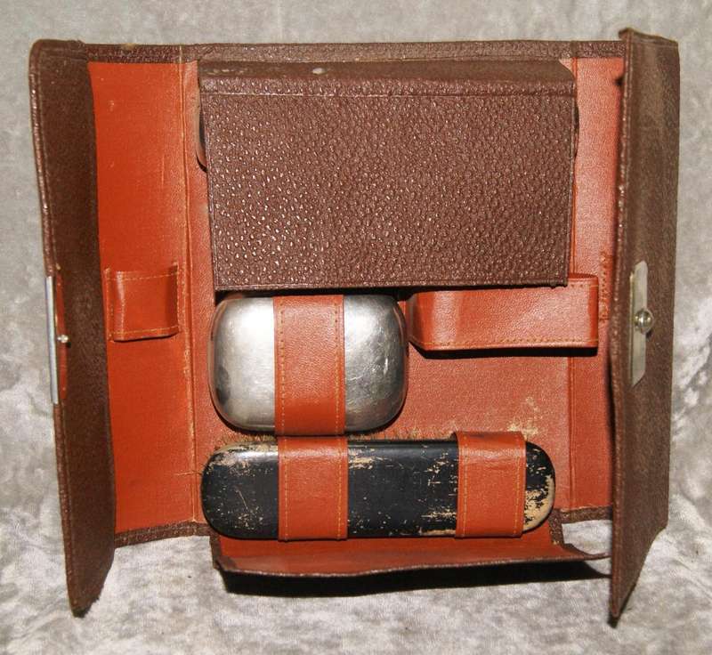 Vintage traveling vanity/ grooming kit @ Crazy R1 start