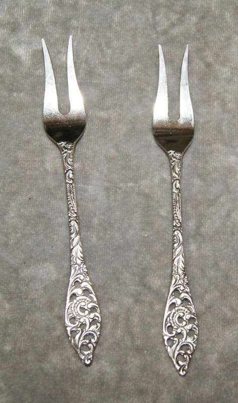 Pair of vintage dutch silver plated pickle forks @ crazy R1 start