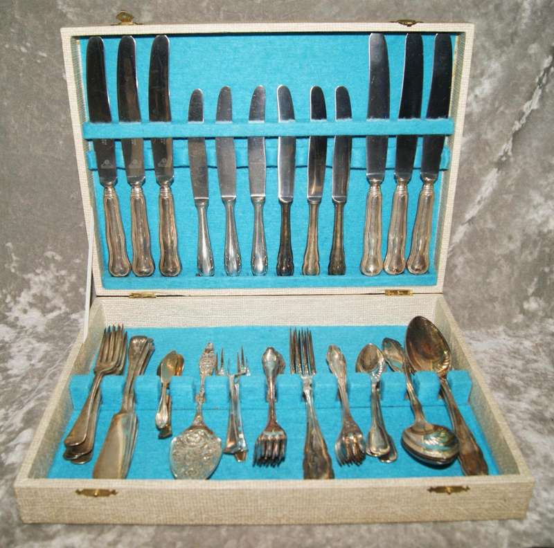 Vintage 51 piece part harlequin set in box @ crazy R1 start