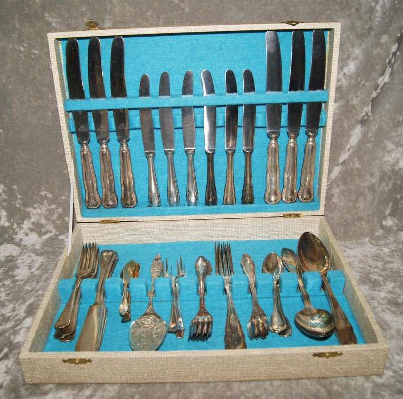 Vintage 51 piece part harlequin set in box @ crazy R1 start
