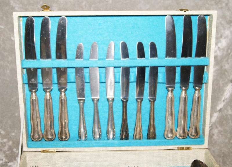 Vintage 51 piece part harlequin set in box @ crazy R1 start