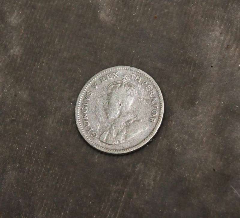 1933 Union of South Africa 6d (six Pence) 80% silver @ crazy R1 start