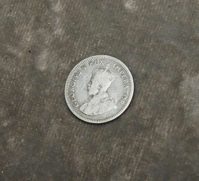 1935 Union of South Africa 6d (six Pence) 80% silver @ crazy R1 start