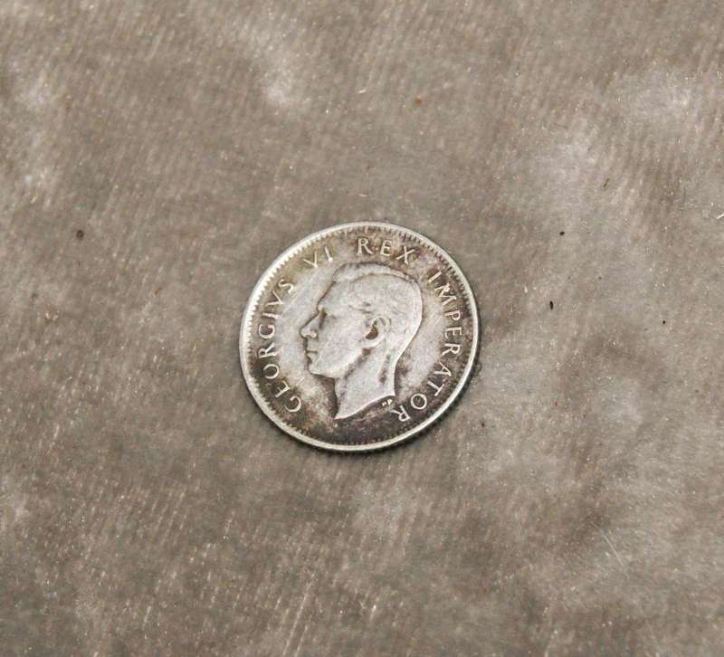 1938 Union of South Africa 6d (six Pence) 80% silver @ crazy R1 start