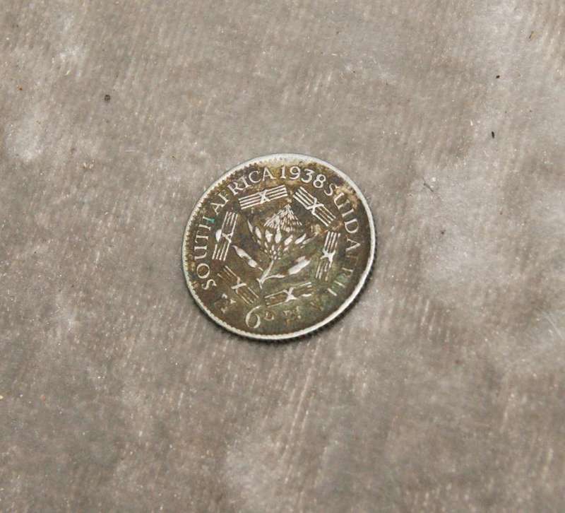 1938 Union of South Africa 6d (six Pence) 80% silver @ crazy R1 start
