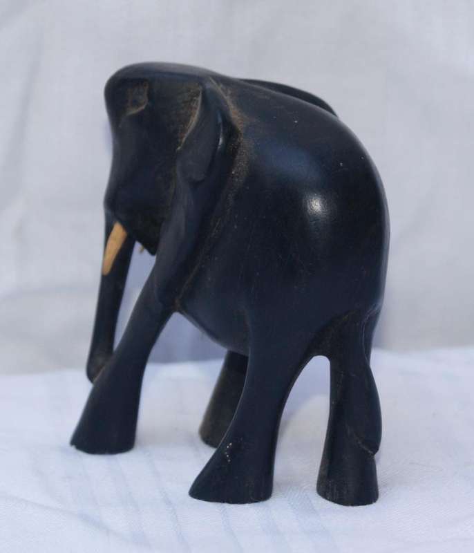 Hand carved ebony elephant @ crazy R1 start