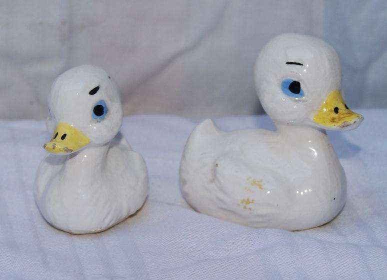 Pair of ceramic hand painted duck figurines @ crazy R1 start
