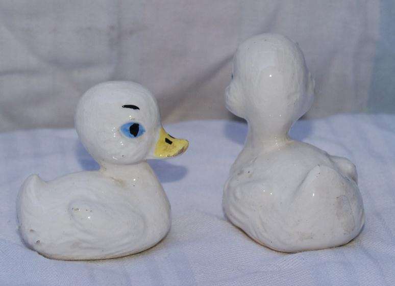 Pair of ceramic hand painted duck figurines @ crazy R1 start