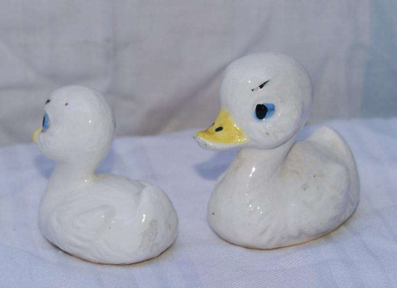 Pair of ceramic hand painted duck figurines @ crazy R1 start