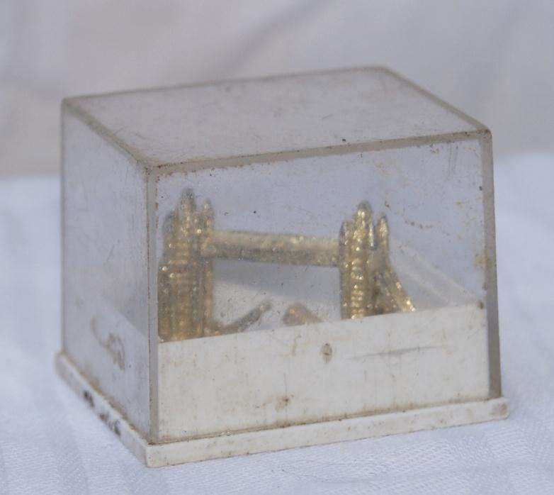Miniature gold coloured metal Tower Bridge in original acrylic box @ crazy R1 start