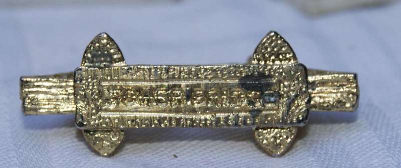 Miniature gold coloured metal Tower Bridge in original acrylic box @ crazy R1 start