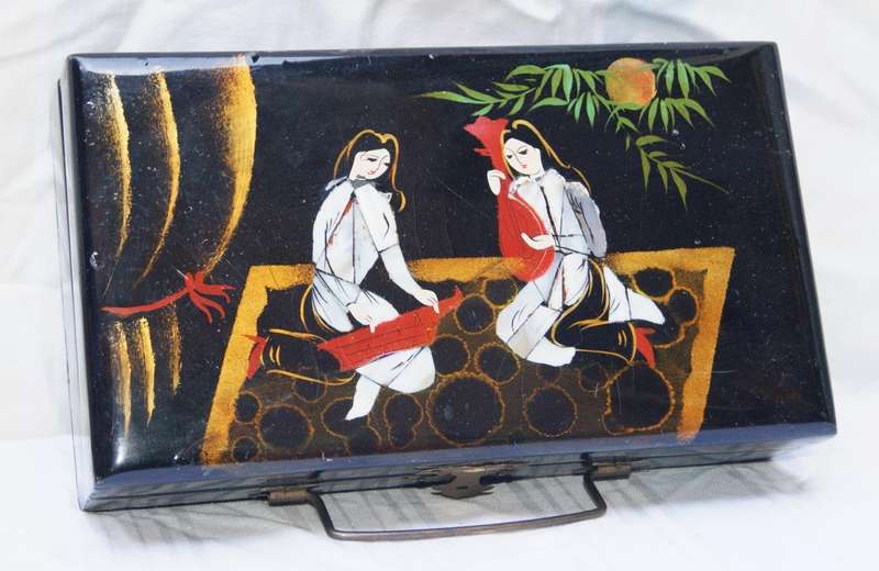 Vintage Chinese lacquer and mother of pearl jewellery box @ crazy R1 start
