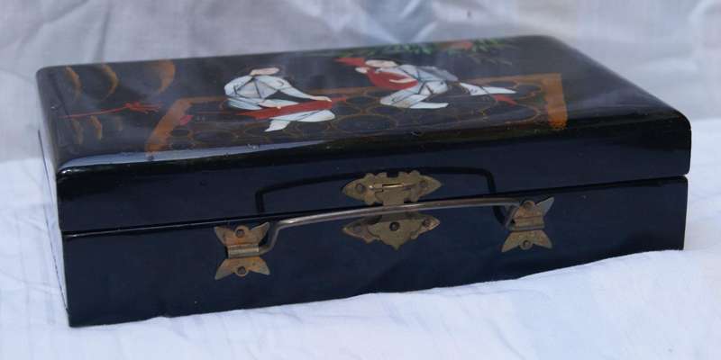 Vintage Chinese lacquer and mother of pearl jewellery box @ crazy R1 start