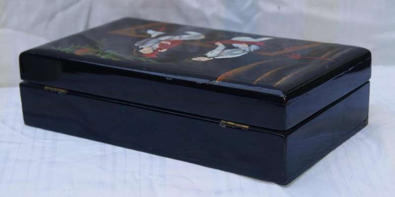 Vintage Chinese lacquer and mother of pearl jewellery box @ crazy R1 start